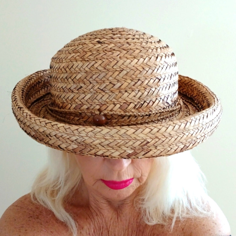 New. Vintage ,Woven 100% Straw ,Show stopper Hat - Picture 1 of 8